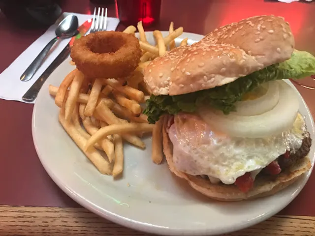 Louie M's Burgerlust