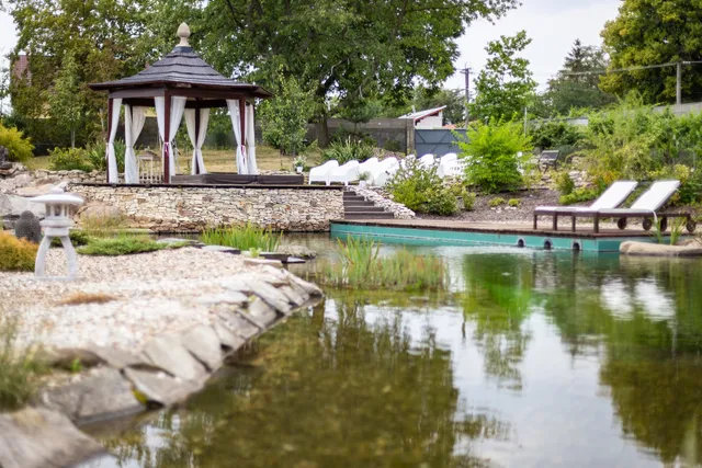 Chateau Nightingales