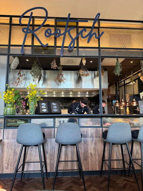 Rootsch Restaurant & Bar