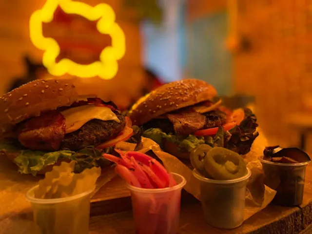 Chesster's Hamburguesas Al Carbon