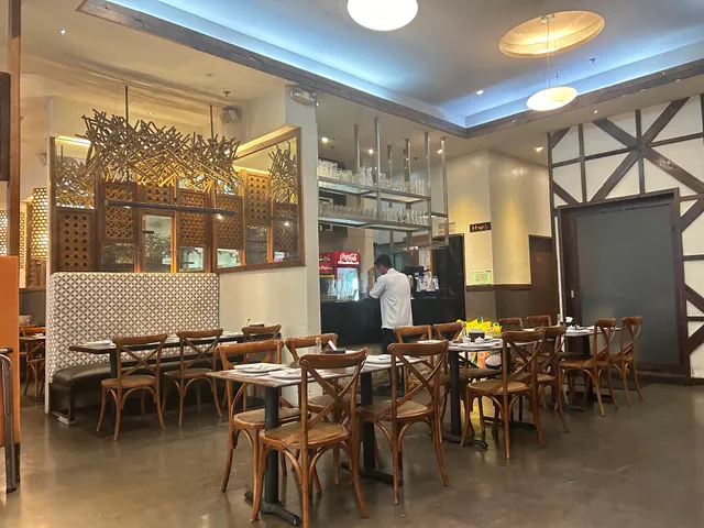 Mesa Filipino Moderne