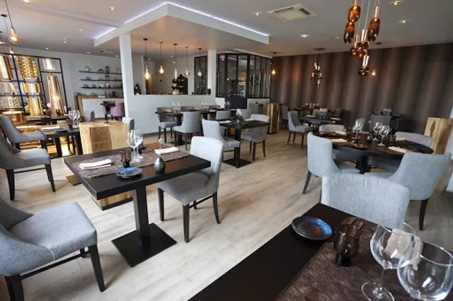 Restaurant Le 7367 (sens)