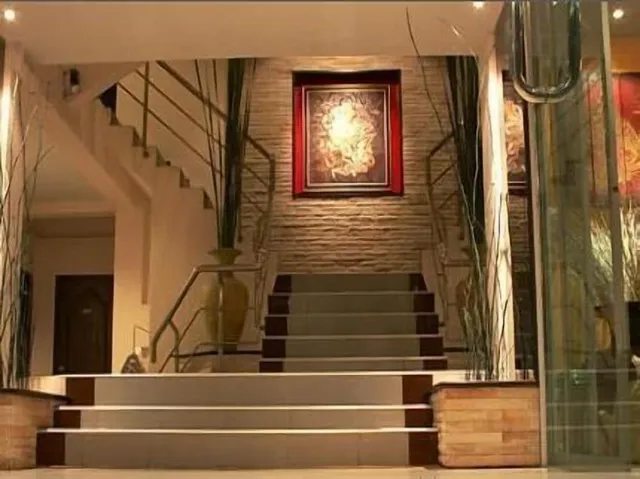 Grand Pinnacle Hotel