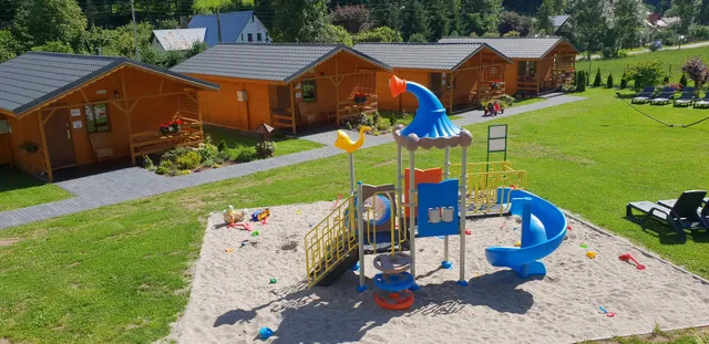 DOMKI POD ZIELONYM WZGÓRZEM