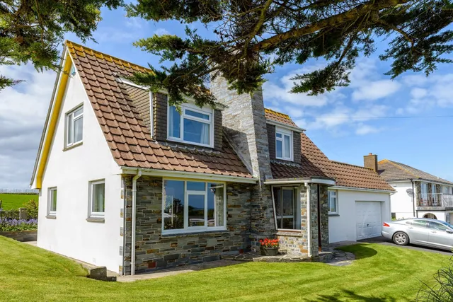 Yellow Sands Apartments and House