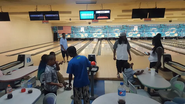 Holiday Bowl Fun Center