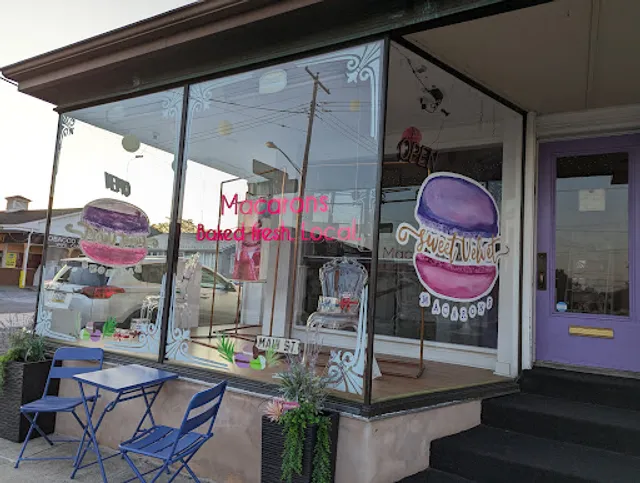 Sweet Velvet Macarons