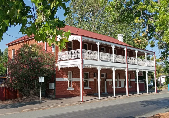 Honeysuckle Inn