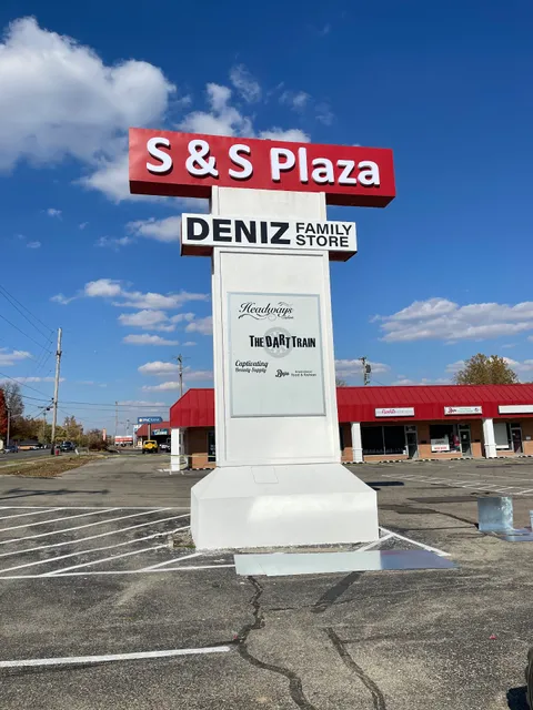 S&S Plaza