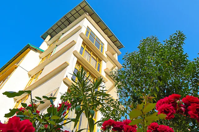 Hotel New Ambika International(Mall Road Hotel)