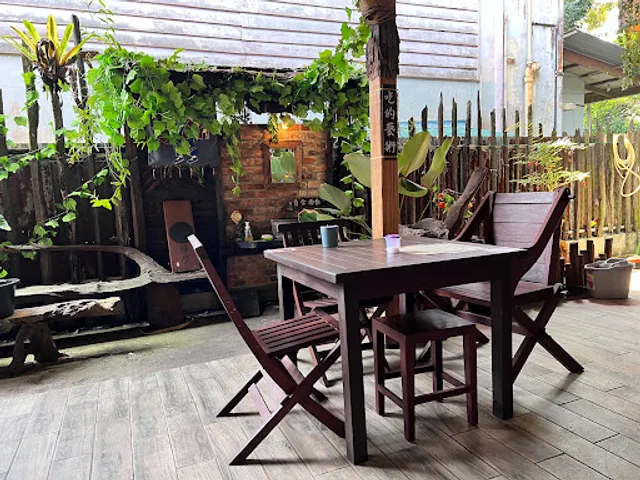 Big Head Cafe 大头茶室