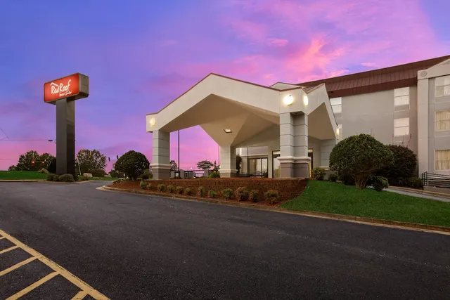 Red Roof Inn & Suites Newnan