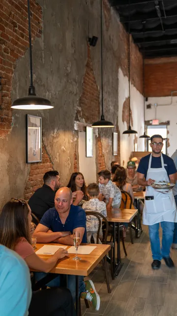 Pearl Divers Oyster Bar