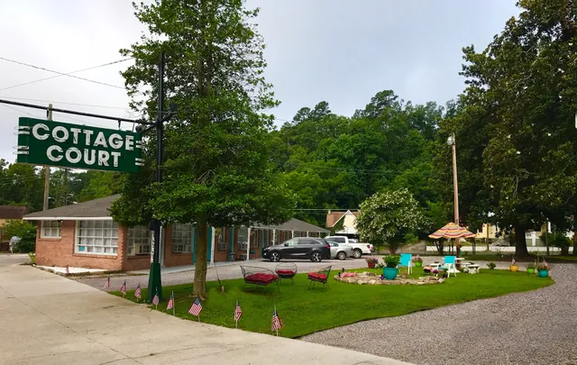 Dame Fortune's Cottage Court