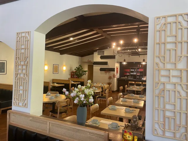 富貴 Petals of a Peony (Midtown)