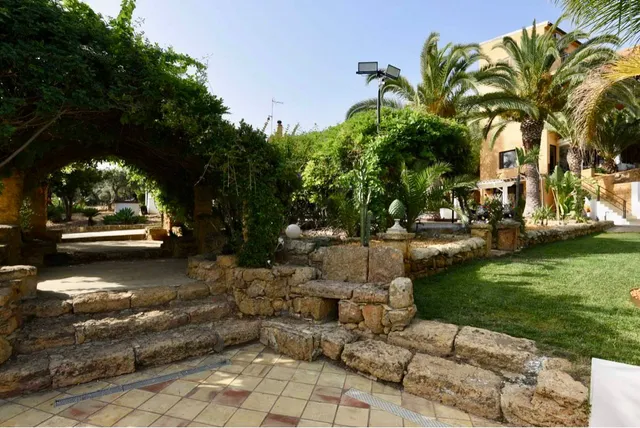 Emesh Boutique Suite