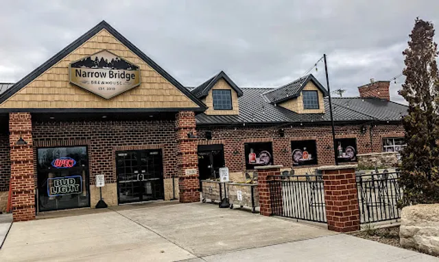 Narrow Bridge Plate + Pour