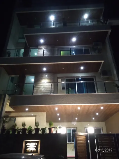 OYO 15800 Jaanise's Residency