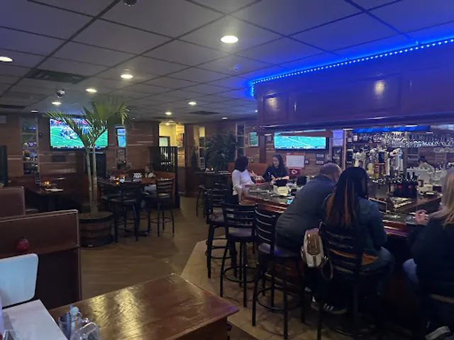 Lorenzo’s Pizza and Martini Lounge