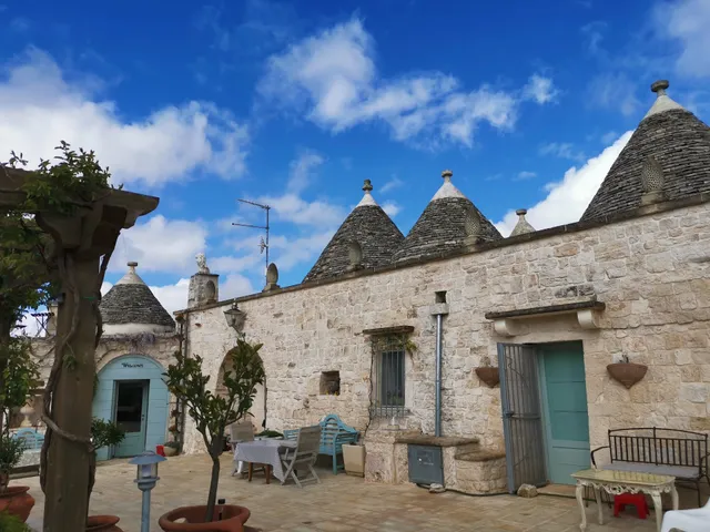 16 Trulli e Giardini