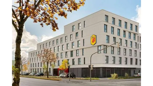 Super 8 by Wyndham Augsburg