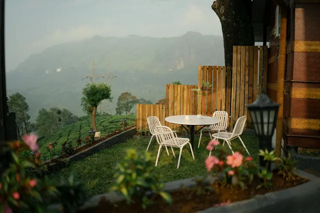 Chayathottam Holidays Munnar