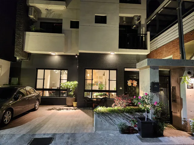 飛行船 電梯 民宿/附早餐停車位