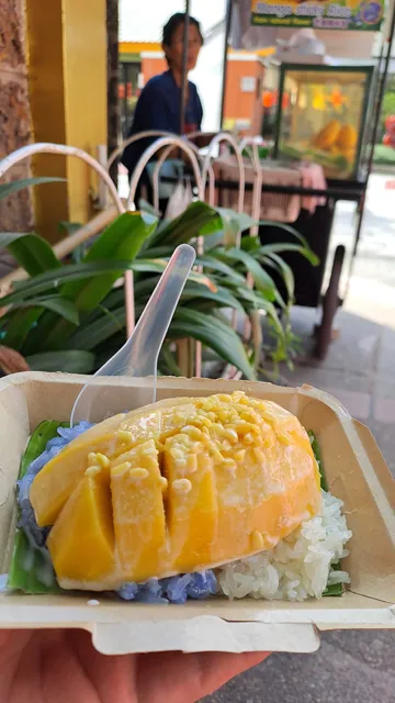 Mango sticky rice 50baht