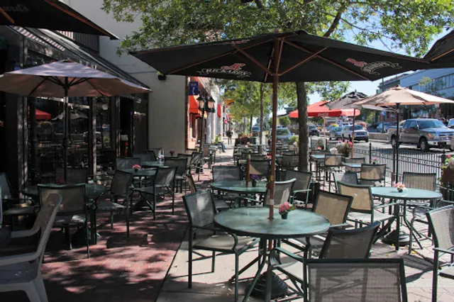 Le Caucus | Taverne Festive