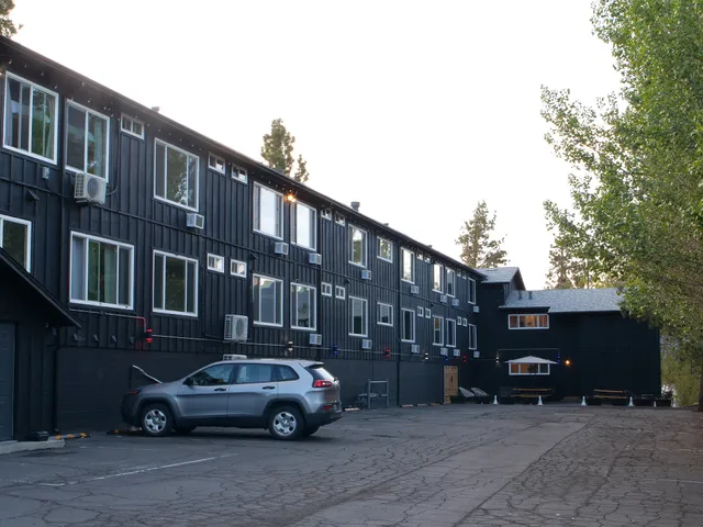 Sierra Blue Hotel & Swim Club