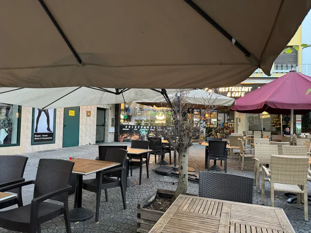 الوجبة الذهبية زولنغن Golden Meal Restaurant und Café