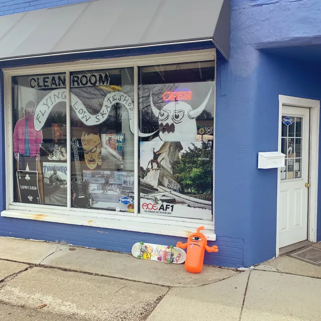 Flying Low Skateshop