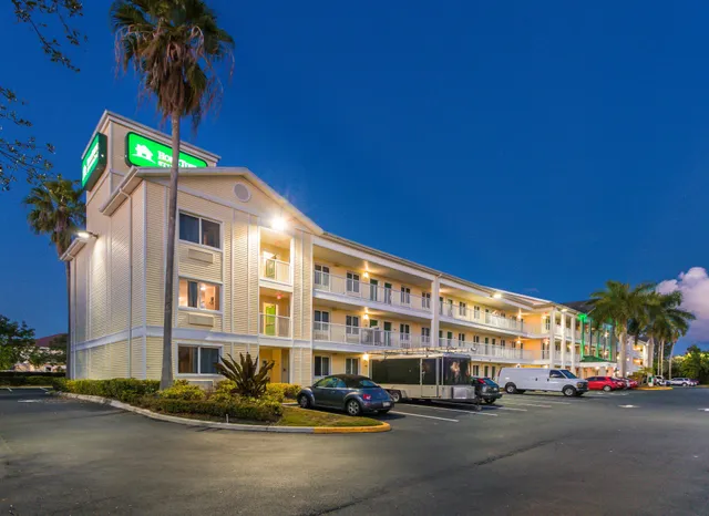 HomeTowne Studios Fort Lauderdale