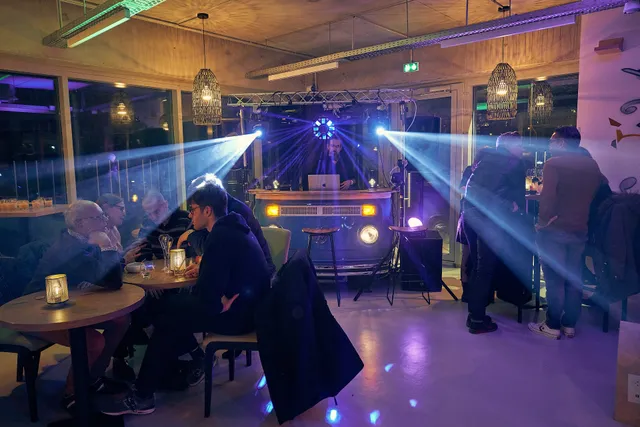 MEET AND WORK - RESTAURANT BAR LOUNGE