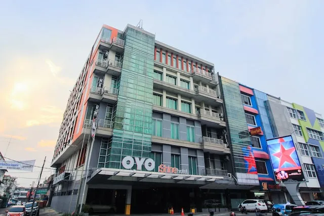 OYO 1729 I-shine Hotel