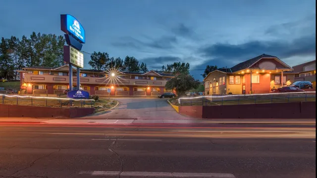 Canadas Best Value Inn Chinook Station