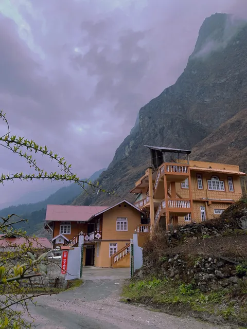 The Dug cottage, Lachung