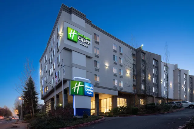 Holiday Inn Express & Suites Seattle-Sea-Tac Airport by IHG