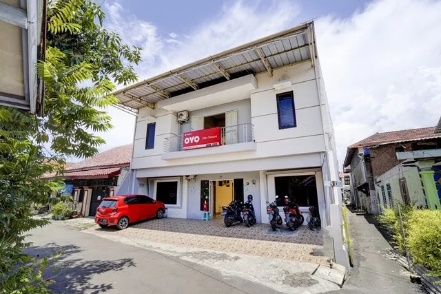 OYO 90052 Star House