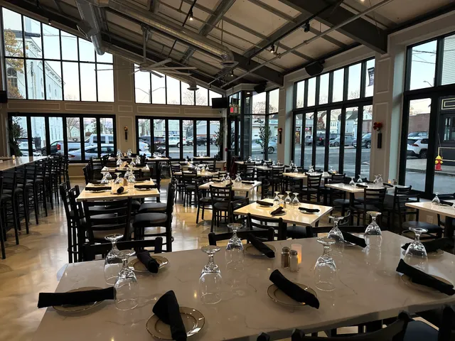 Martinis Bar & Patio