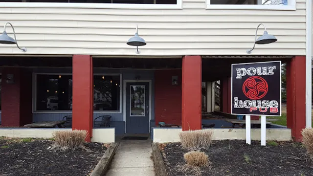 Pour House Pub