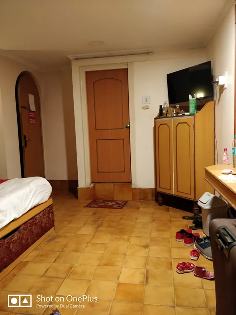 OYO 10068 Hotel Rathna