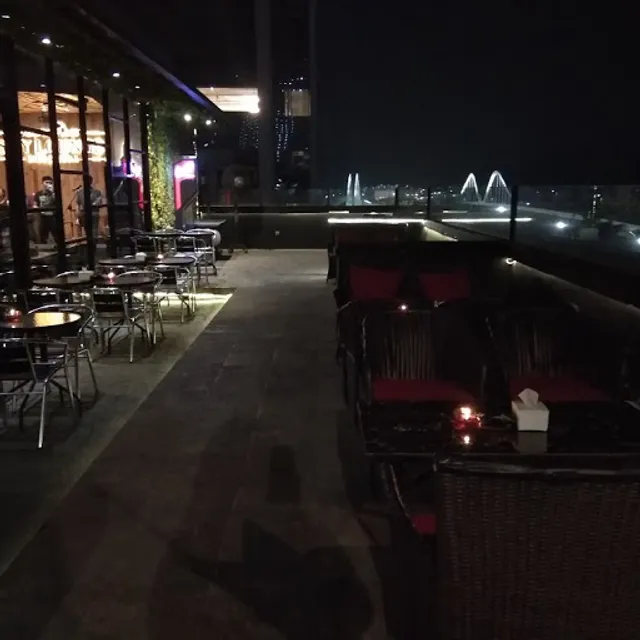 Sky Lounge Bar&Grill