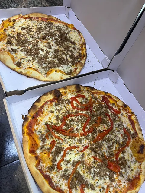 Restaurant Chicken Pizza