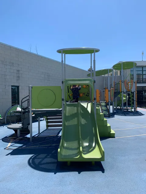 S E Tennis & Learning Center