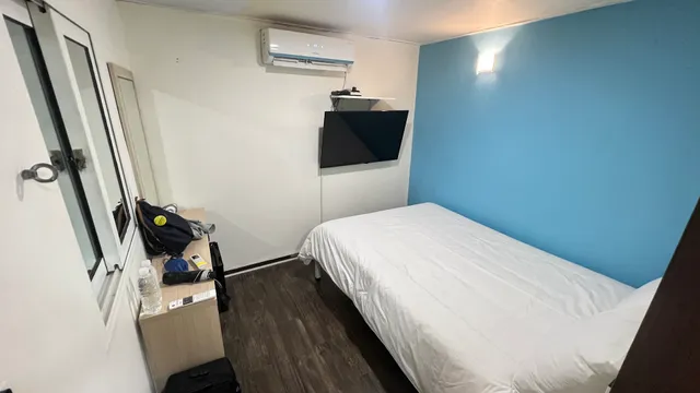 J mini hotel & house