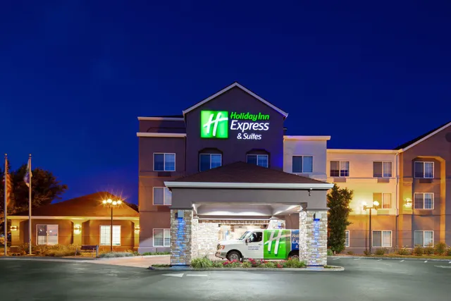 Holiday Inn Express & Suites Oakland-Airport by IHG