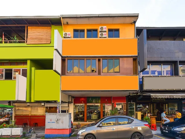 Super OYO 90562 J Hotel PJ