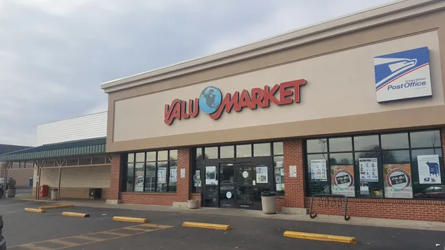 Valu Market Iroquois Manor