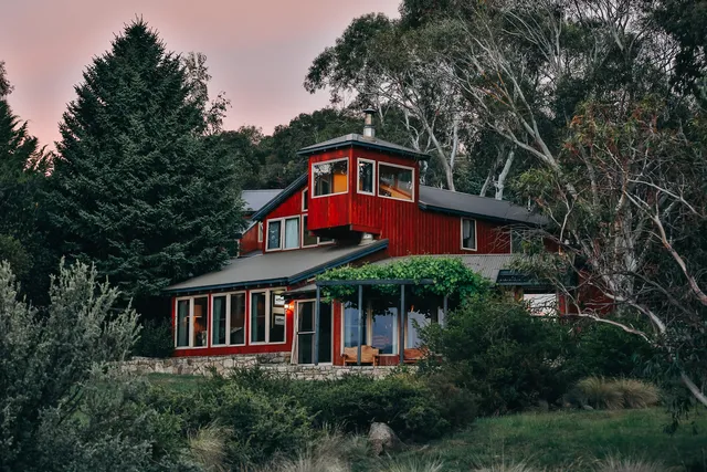 Edzell - Waterfront Holiday House in East Jindabyne